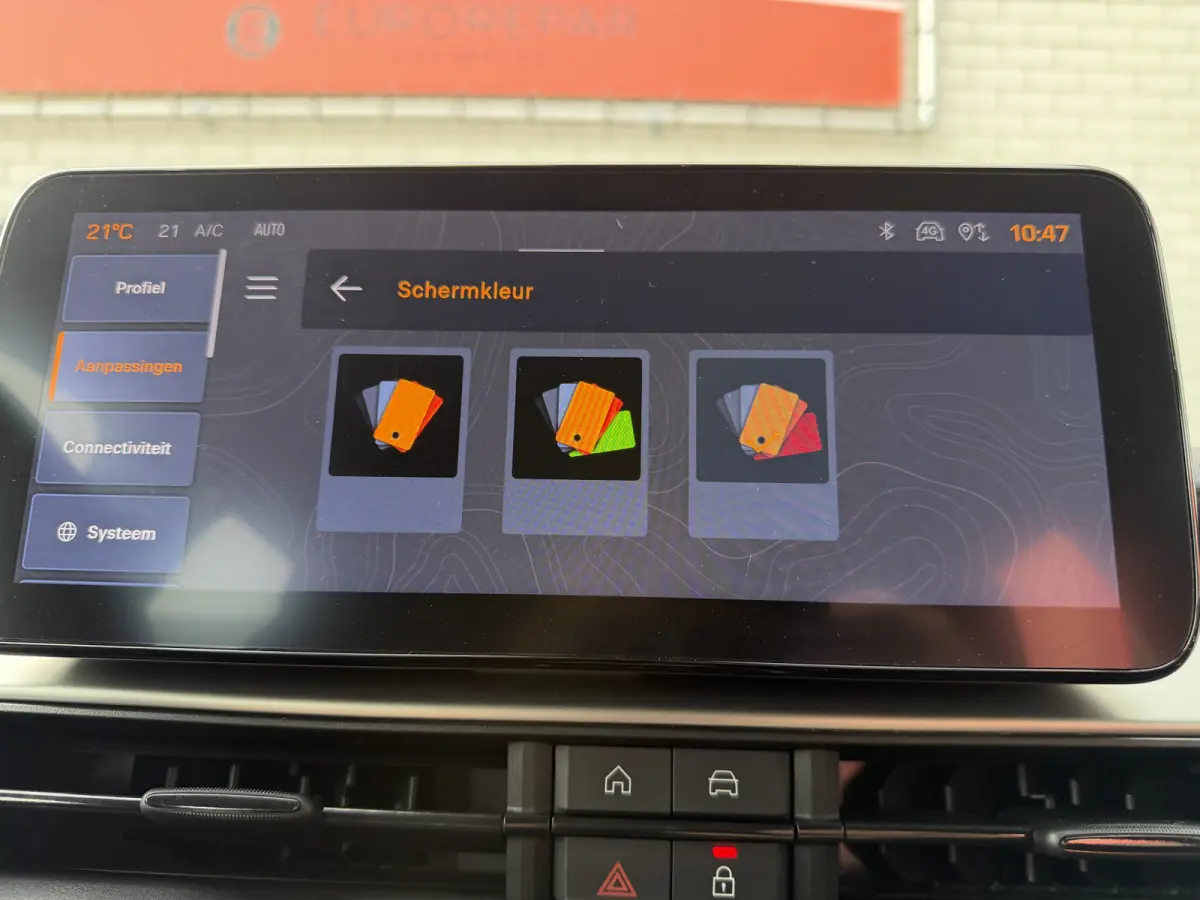 1.2 e-Hybrid Altitude (Elektrische Klep - JBL - Keyless Entry - Adaptieve Cruise Controle - LED - Automatische Airco - Navigatie - Apple Carplay)