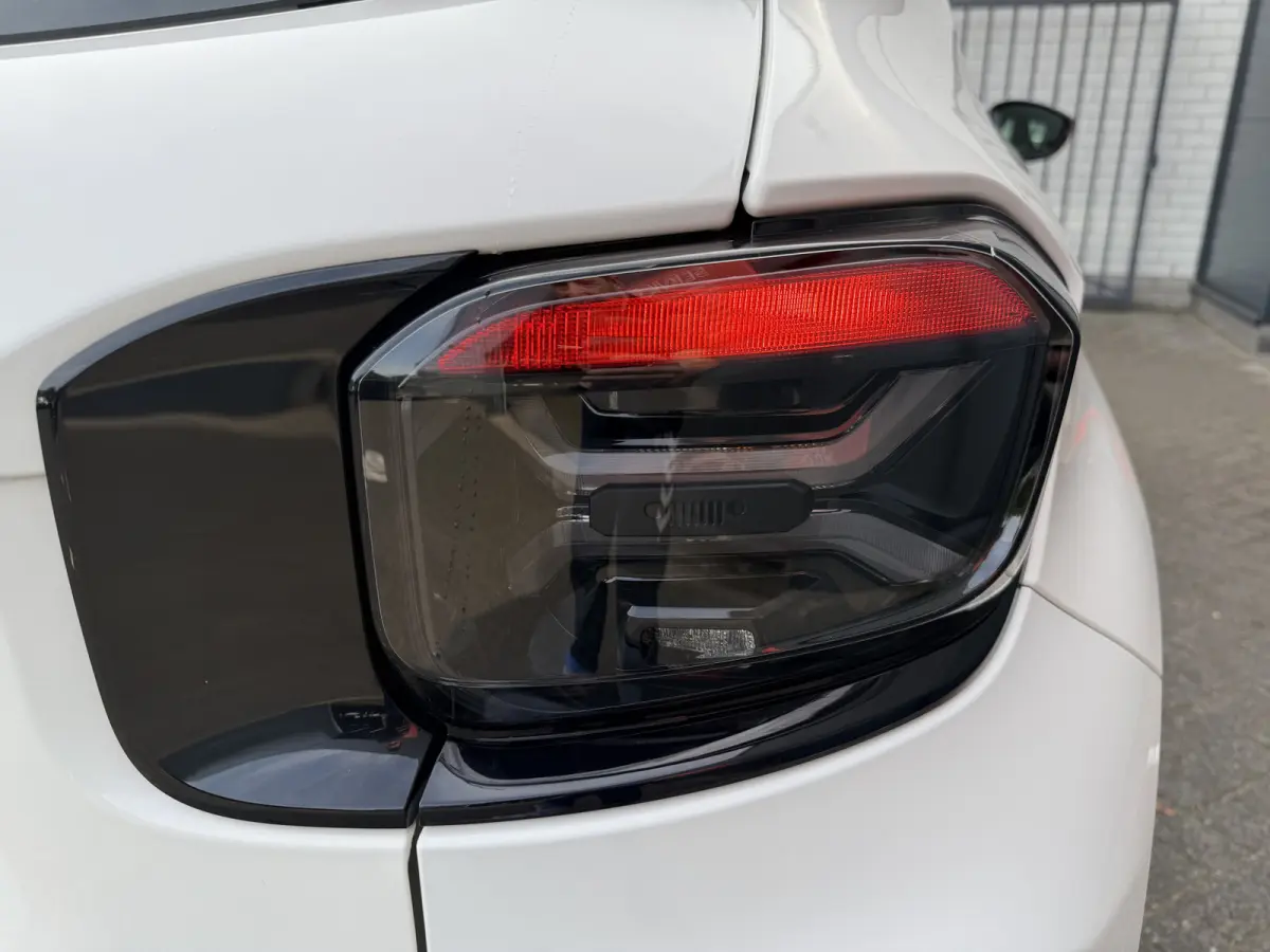 1.2 e-Hybrid Altitude (Elektrische Klep - JBL - Keyless Entry - Adaptieve Cruise Controle - LED - Automatische Airco - Navigatie - Apple Carplay)