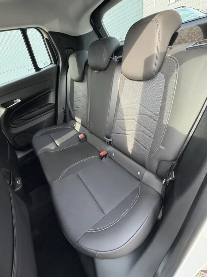 1.2 e-Hybrid Altitude (Elektrische Klep - JBL - Keyless Entry - Adaptieve Cruise Controle - LED - Automatische Airco - Navigatie - Apple Carplay)