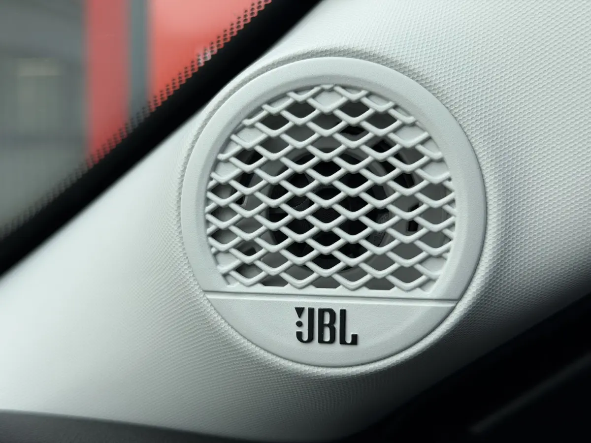 1.2 e-Hybrid Altitude (Elektrische Klep - JBL - Keyless Entry - Adaptieve Cruise Controle - LED - Automatische Airco - Navigatie - Apple Carplay)