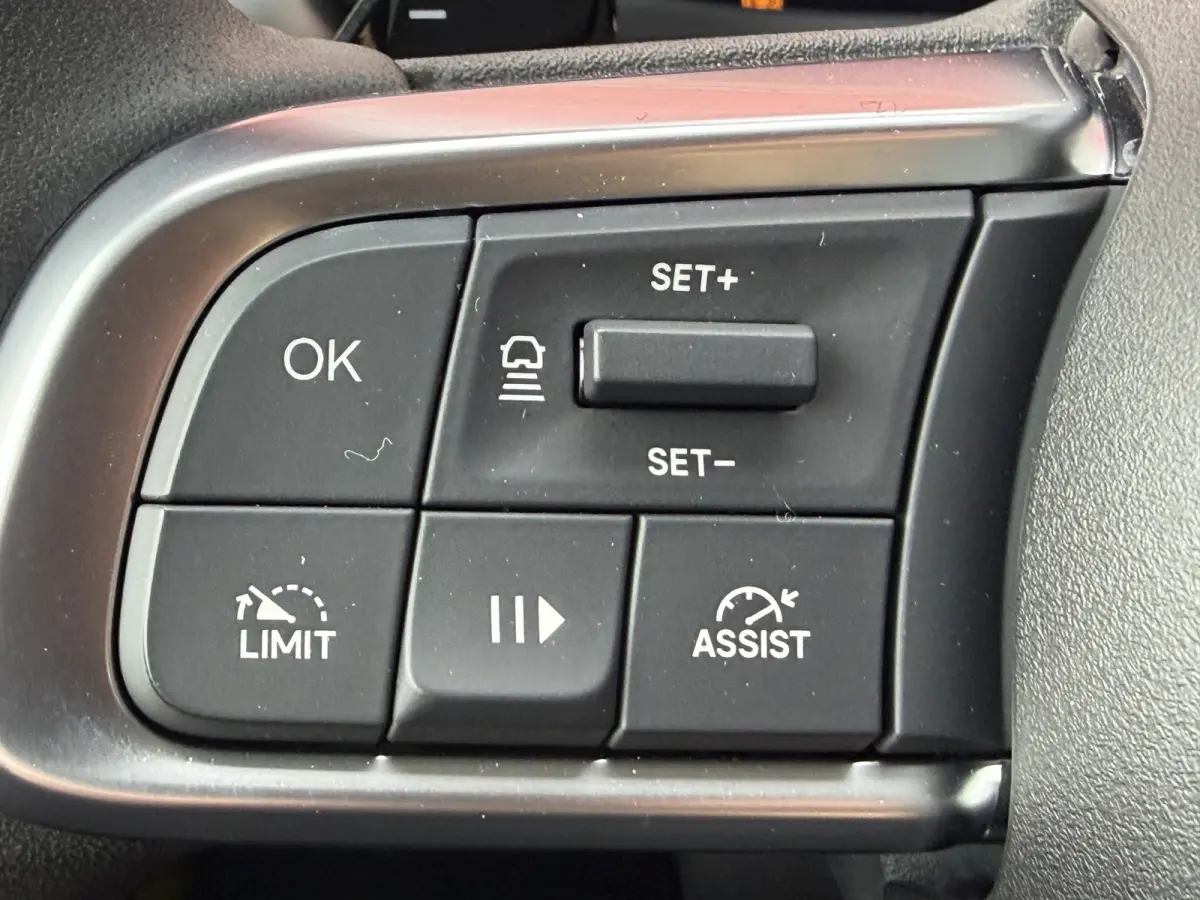 1.2 e-Hybrid Altitude (Elektrische Klep - JBL - Keyless Entry - Adaptieve Cruise Controle - LED - Automatische Airco - Navigatie - Apple Carplay)