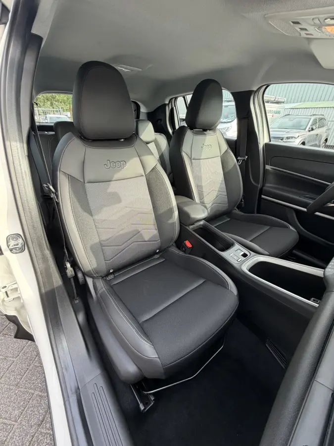 1.2 e-Hybrid Altitude (Elektrische Klep - JBL - Keyless Entry - Adaptieve Cruise Controle - LED - Automatische Airco - Navigatie - Apple Carplay)