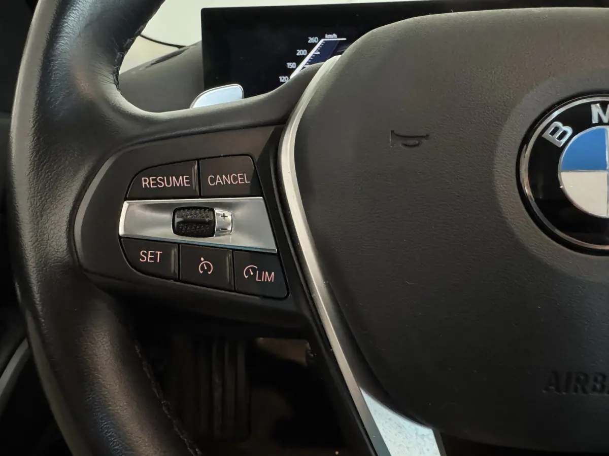 NEW 318IA 2.0 156PK AUT. NAVI/LED/PDC/CARPLAY