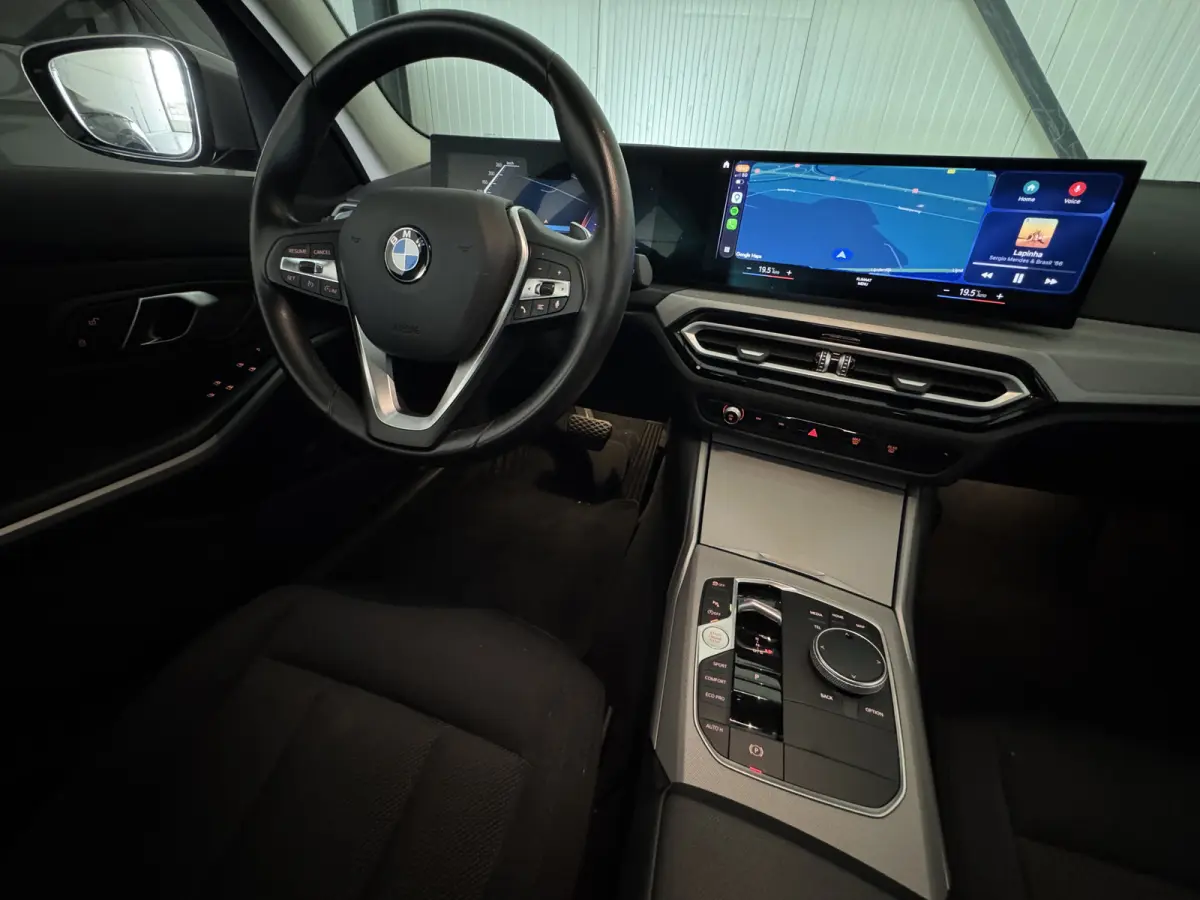 NEW 318IA 2.0 156PK AUT. NAVI/LED/PDC/CARPLAY