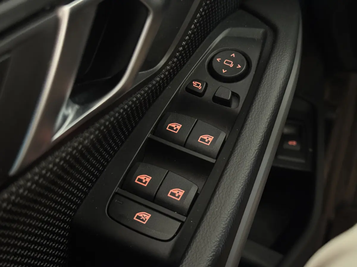 NEW 318IA 2.0 156PK AUT. NAVI/LED/PDC/CARPLAY