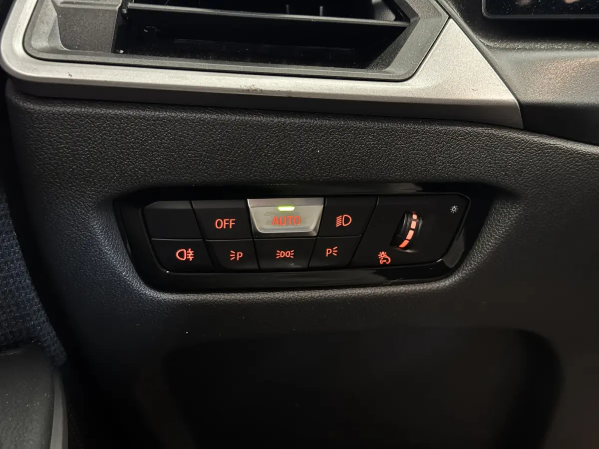 NEW 318IA 2.0 156PK AUT. NAVI/LED/PDC/CARPLAY