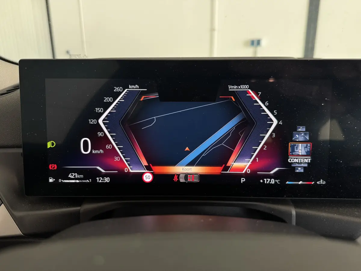 NEW 318IA 2.0 156PK AUT. NAVI/LED/PDC/CARPLAY