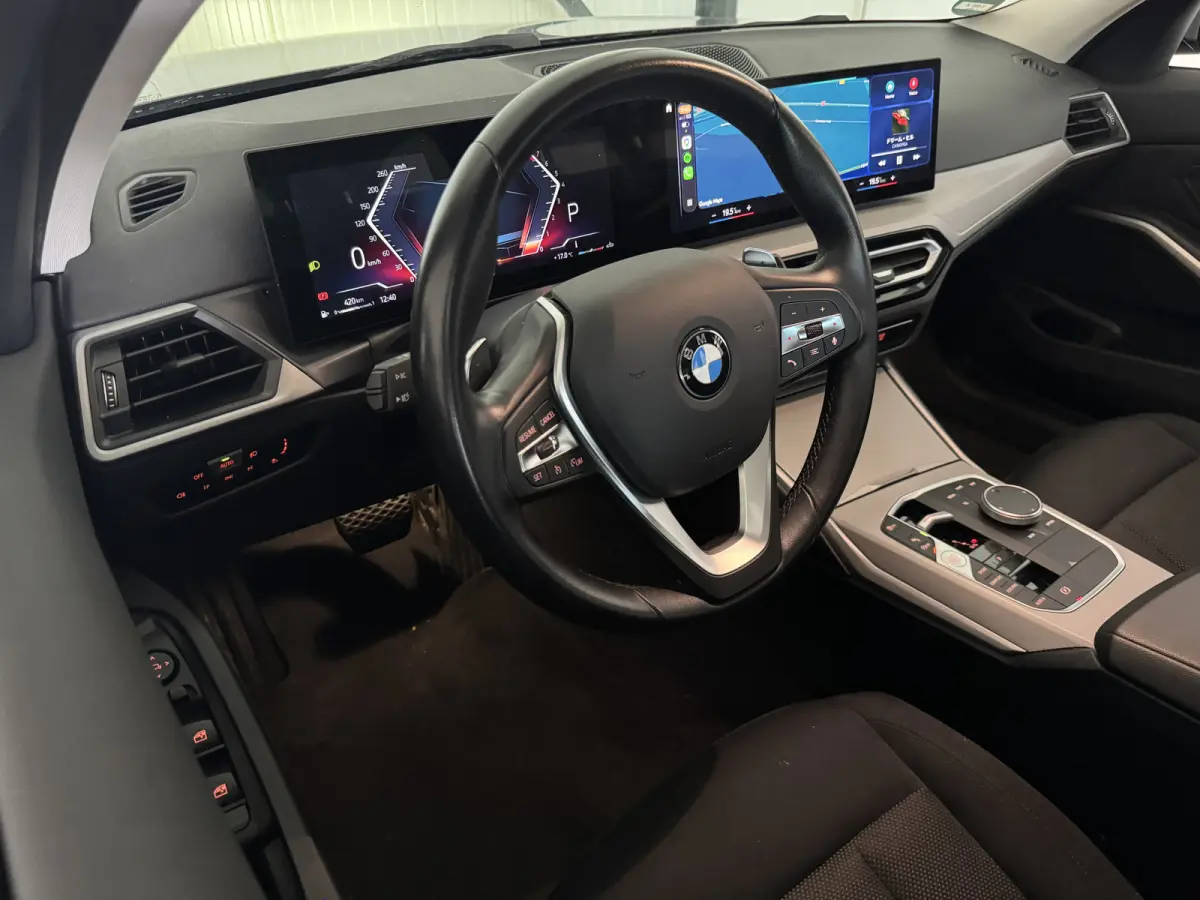 NEW 318IA 2.0 156PK AUT. NAVI/LED/PDC/CARPLAY