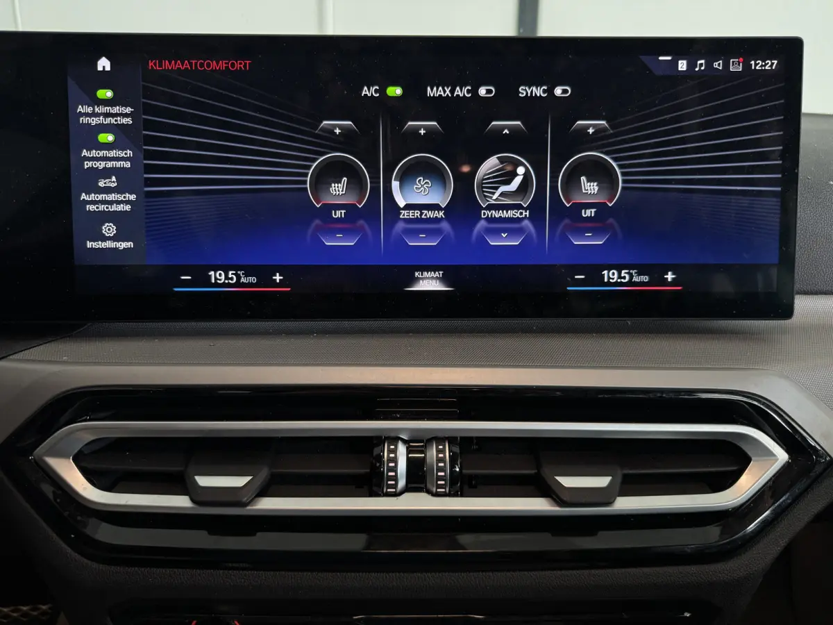 NEW 318IA 2.0 156PK AUT. NAVI/LED/PDC/CARPLAY