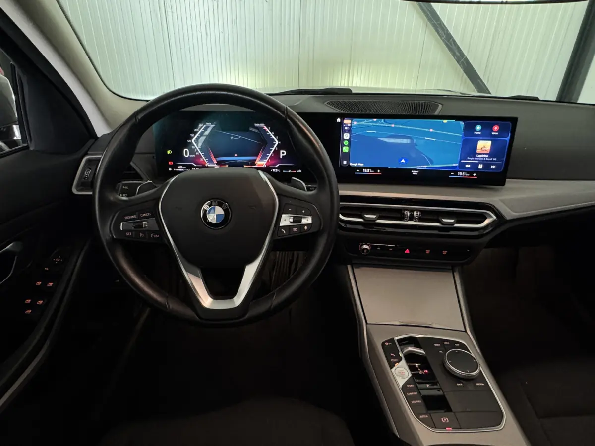 NEW 318IA 2.0 156PK AUT. NAVI/LED/PDC/CARPLAY