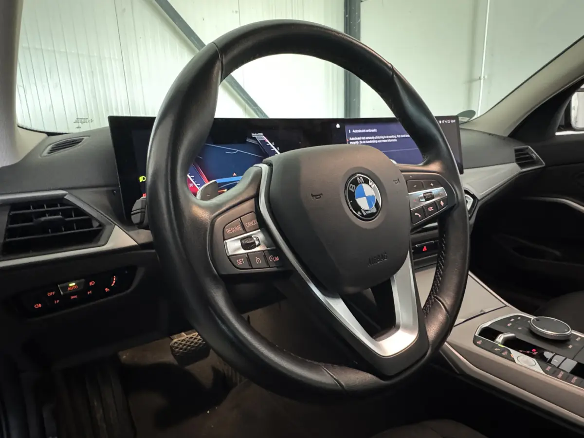 NEW 318IA 2.0 156PK AUT. NAVI/LED/PDC/CARPLAY