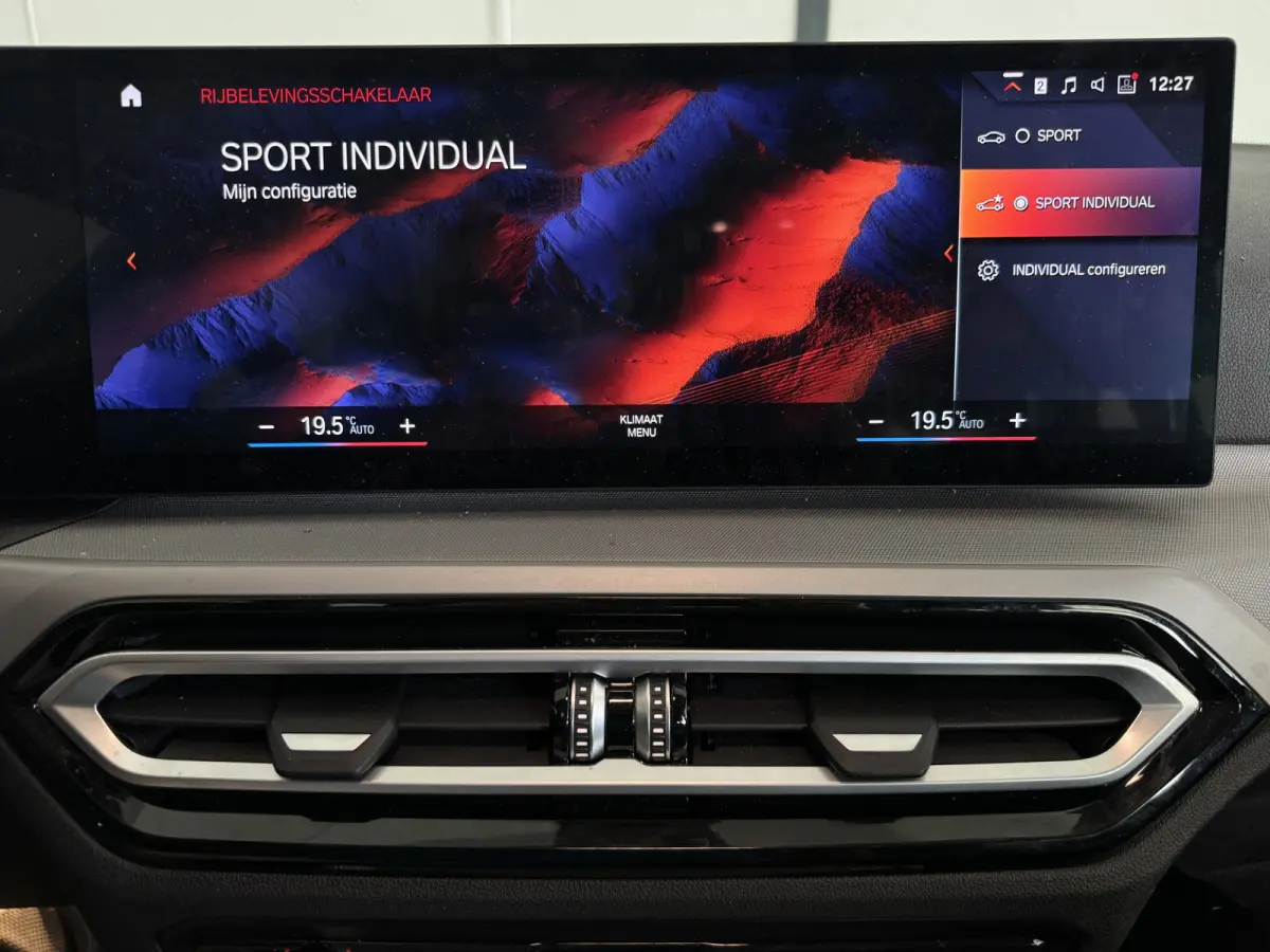 NEW 318IA 2.0 156PK AUT. NAVI/LED/PDC/CARPLAY