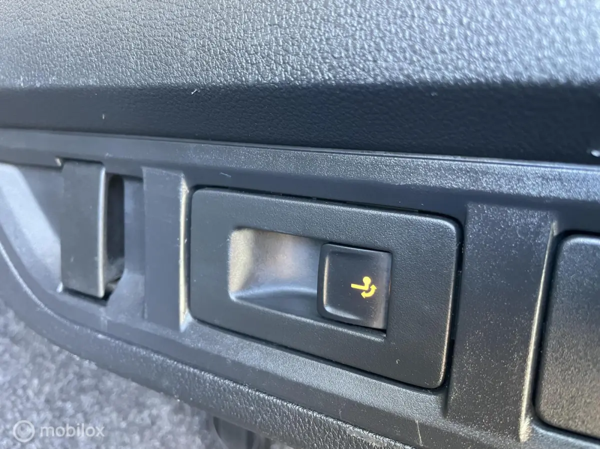 1.0 TSI Business Edition | Trekhaak uitklapbaar | Apple CarPlay | Climate & Cruise control | LED koplampen | LMV | Navi | PDC |