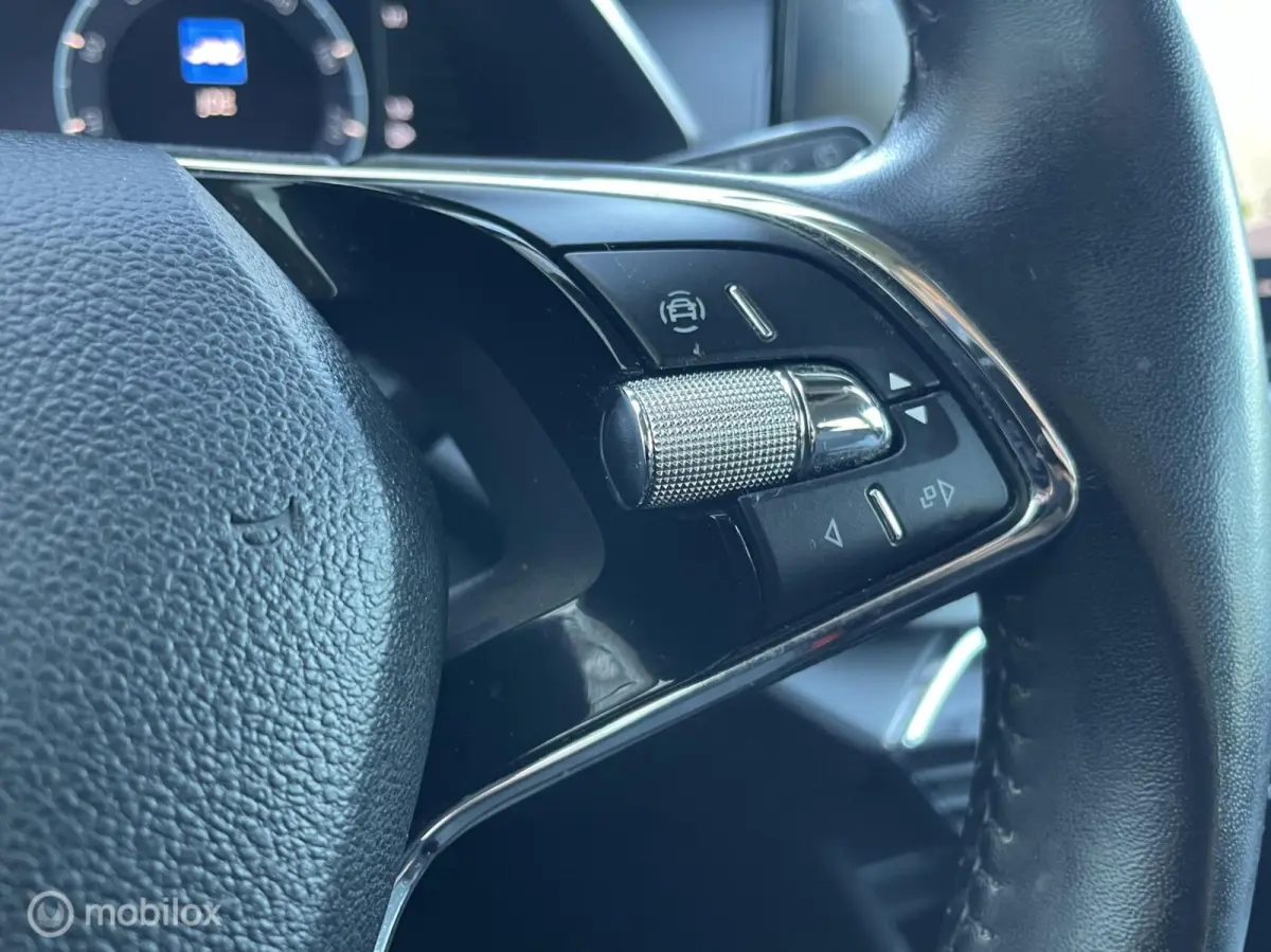 1.0 TSI Business Edition | Trekhaak uitklapbaar | Apple CarPlay | Climate & Cruise control | LED koplampen | LMV | Navi | PDC |