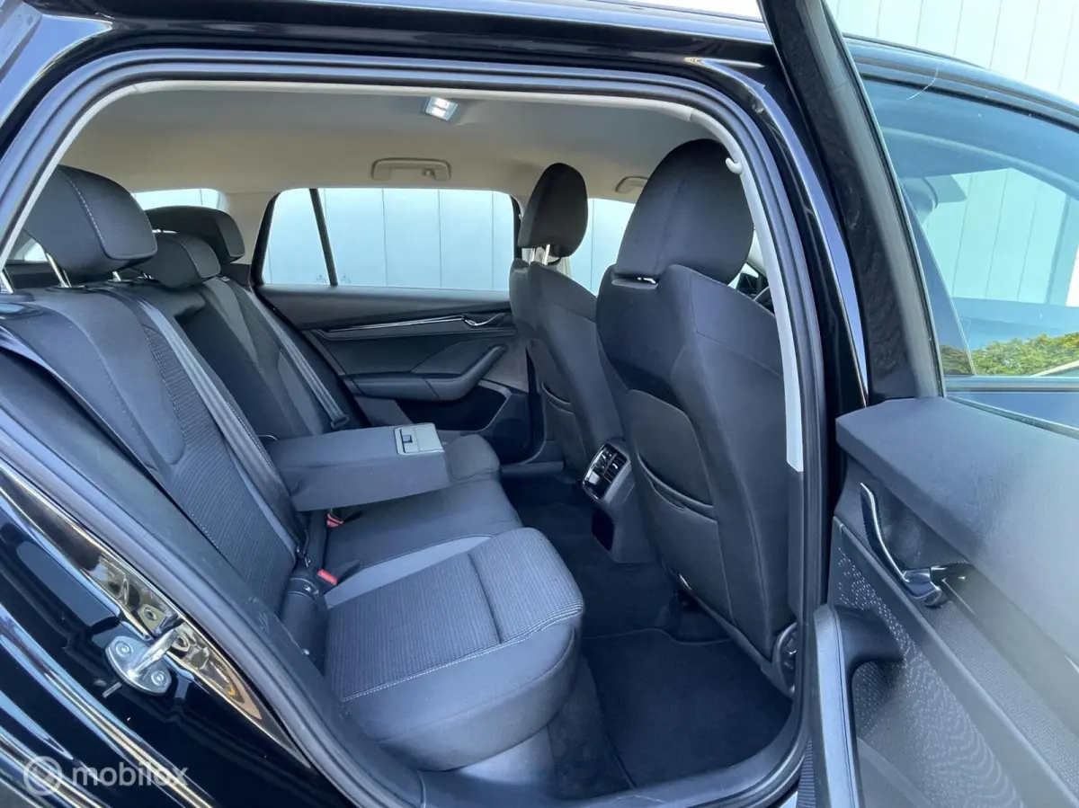 1.0 TSI Business Edition | Trekhaak uitklapbaar | Apple CarPlay | Climate & Cruise control | LED koplampen | LMV | Navi | PDC |
