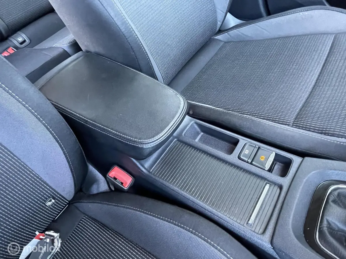 1.0 TSI Business Edition | Trekhaak uitklapbaar | Apple CarPlay | Climate & Cruise control | LED koplampen | LMV | Navi | PDC |