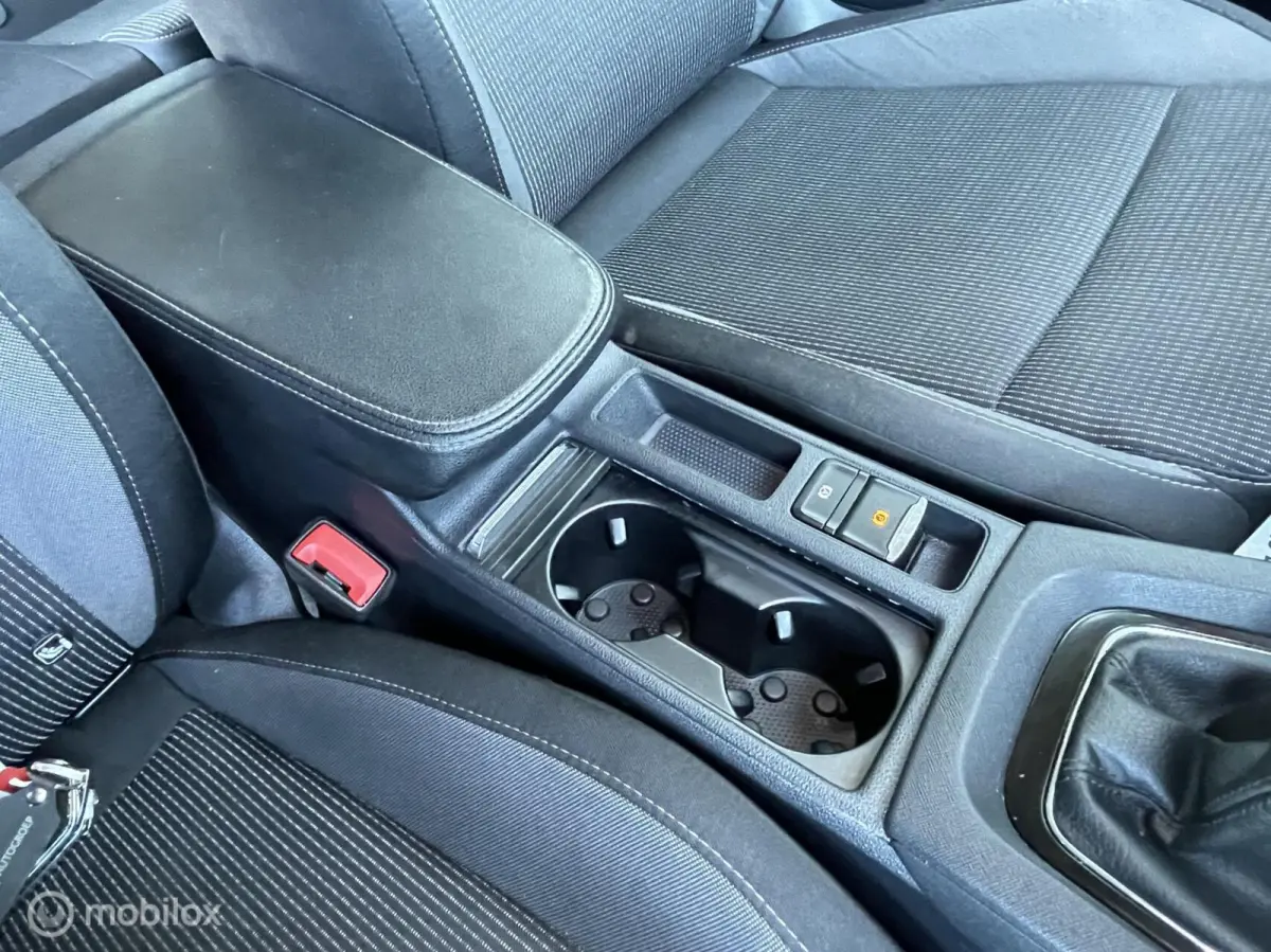1.0 TSI Business Edition | Trekhaak uitklapbaar | Apple CarPlay | Climate & Cruise control | LED koplampen | LMV | Navi | PDC |