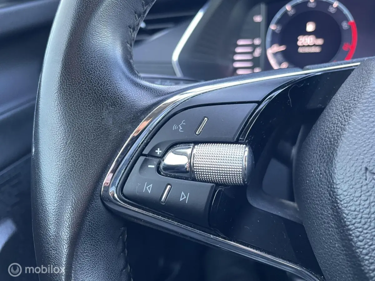 1.0 TSI Business Edition | Trekhaak uitklapbaar | Apple CarPlay | Climate & Cruise control | LED koplampen | LMV | Navi | PDC |