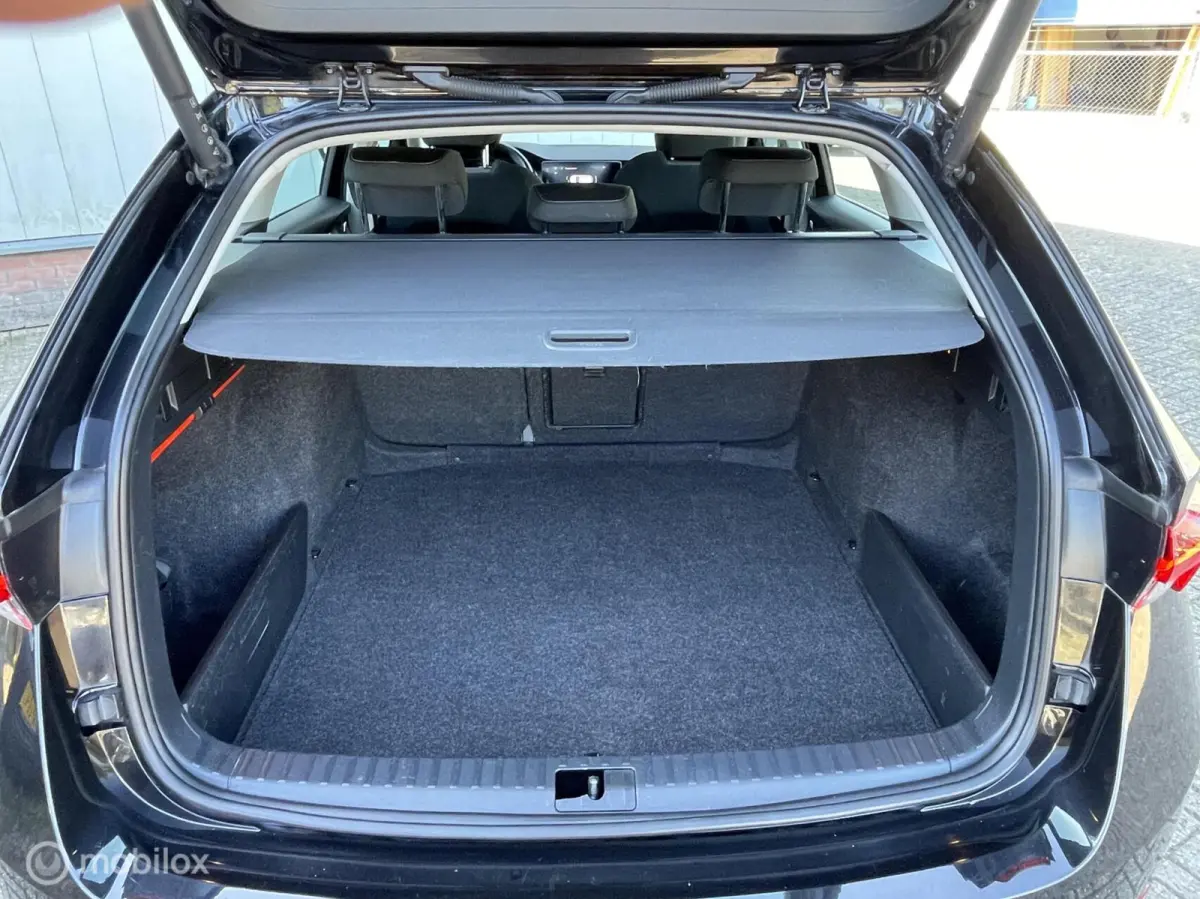 1.0 TSI Business Edition | Trekhaak uitklapbaar | Apple CarPlay | Climate & Cruise control | LED koplampen | LMV | Navi | PDC |