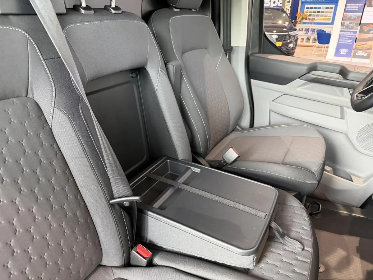 320 2.5 PHEV L2H1 Limited | Nu met €4424,- bonus | Trekhaak | Direct leverbaar | Apple CarPlay + Android Auto | LED | Verwarmbare Voorstoelen |