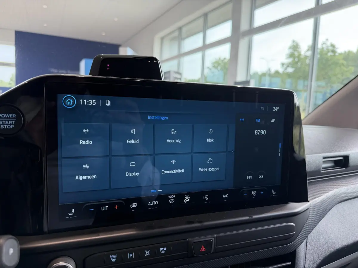 320 2.5 PHEV L2H1 Limited | Nu met €4424,- bonus | Trekhaak | Direct leverbaar | Apple CarPlay + Android Auto | LED | Verwarmbare Voorstoelen |