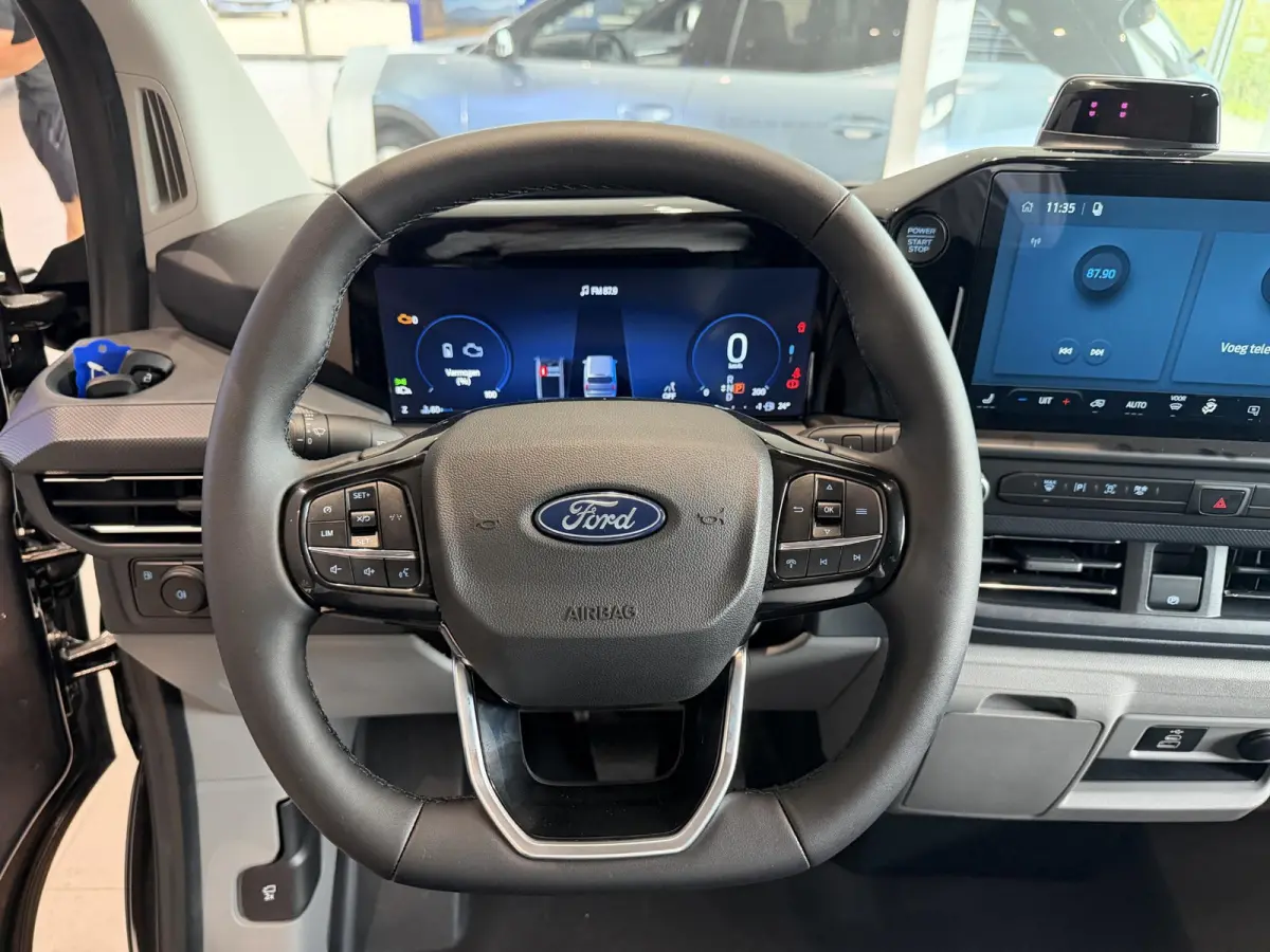 320 2.5 PHEV L2H1 Limited | Nu met €4424,- bonus | Trekhaak | Direct leverbaar | Apple CarPlay + Android Auto | LED | Verwarmbare Voorstoelen |