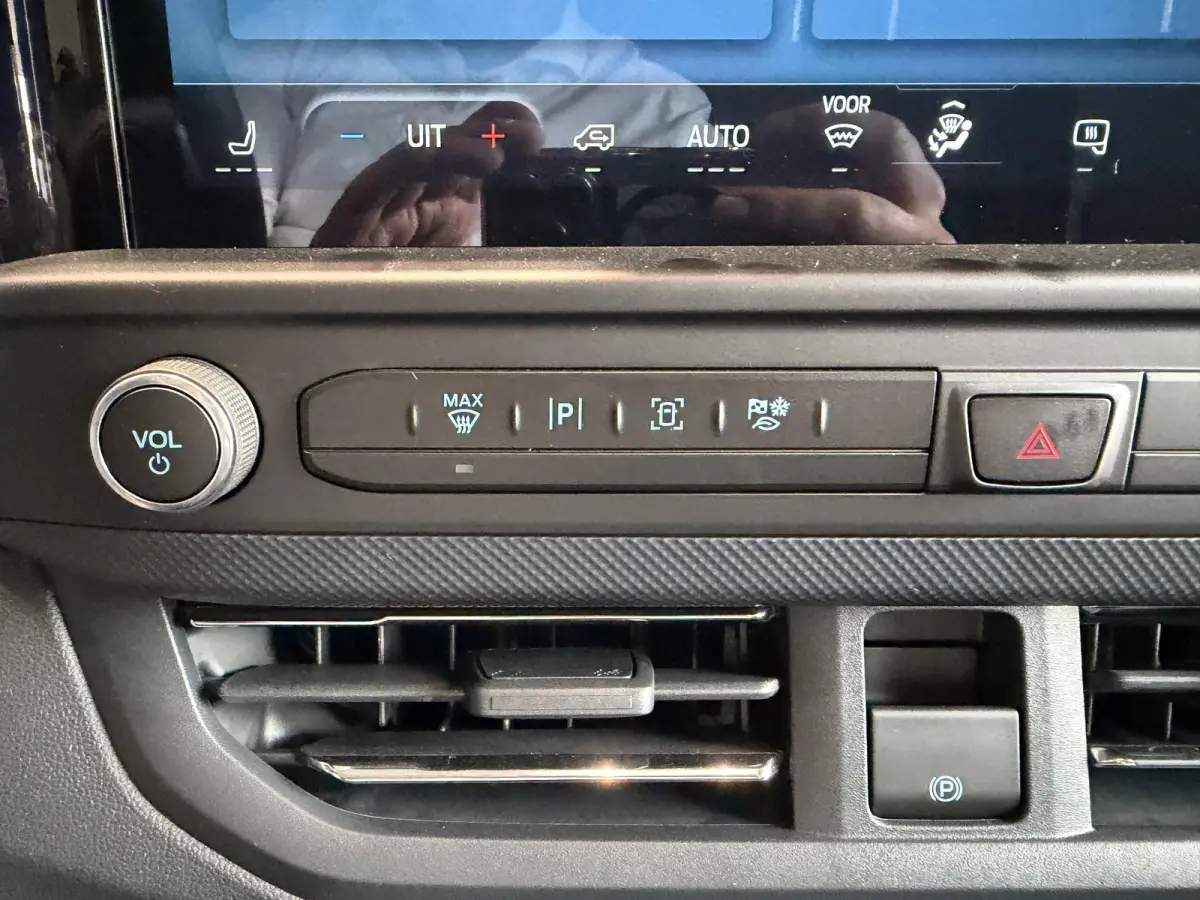 320 2.5 PHEV L2H1 Limited | Nu met €4424,- bonus | Trekhaak | Direct leverbaar | Apple CarPlay + Android Auto | LED | Verwarmbare Voorstoelen |