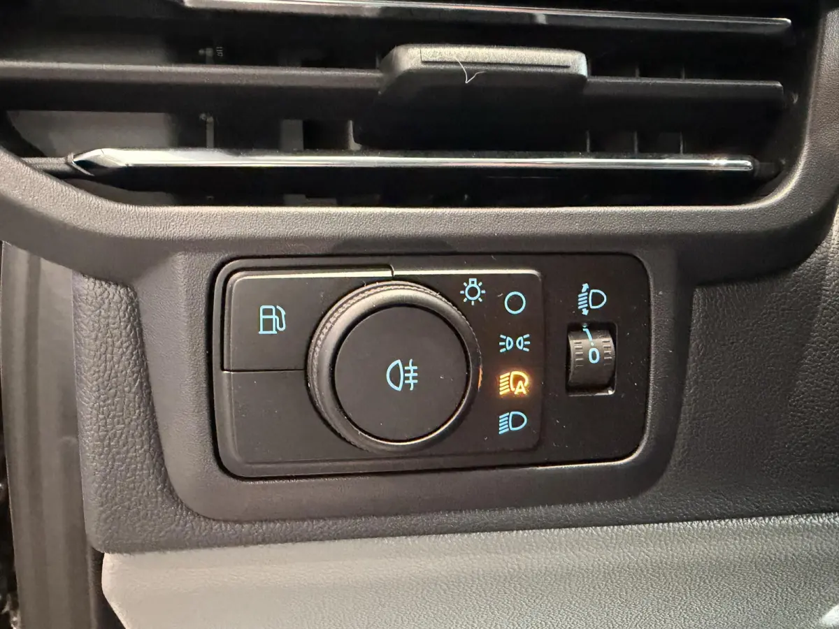 320 2.5 PHEV L2H1 Limited | Nu met €4424,- bonus | Trekhaak | Direct leverbaar | Apple CarPlay + Android Auto | LED | Verwarmbare Voorstoelen |