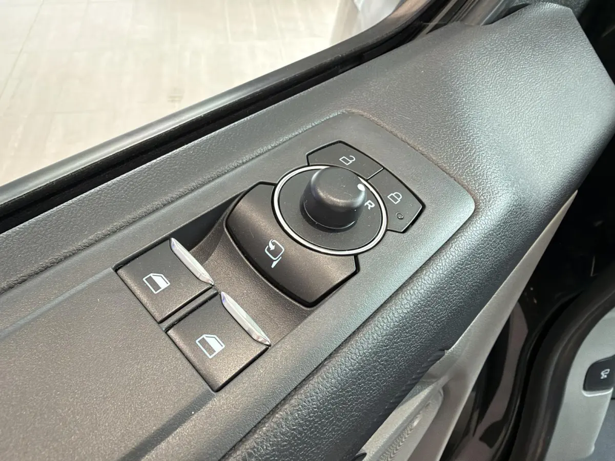 320 2.5 PHEV L2H1 Limited | Nu met €4424,- bonus | Trekhaak | Direct leverbaar | Apple CarPlay + Android Auto | LED | Verwarmbare Voorstoelen |