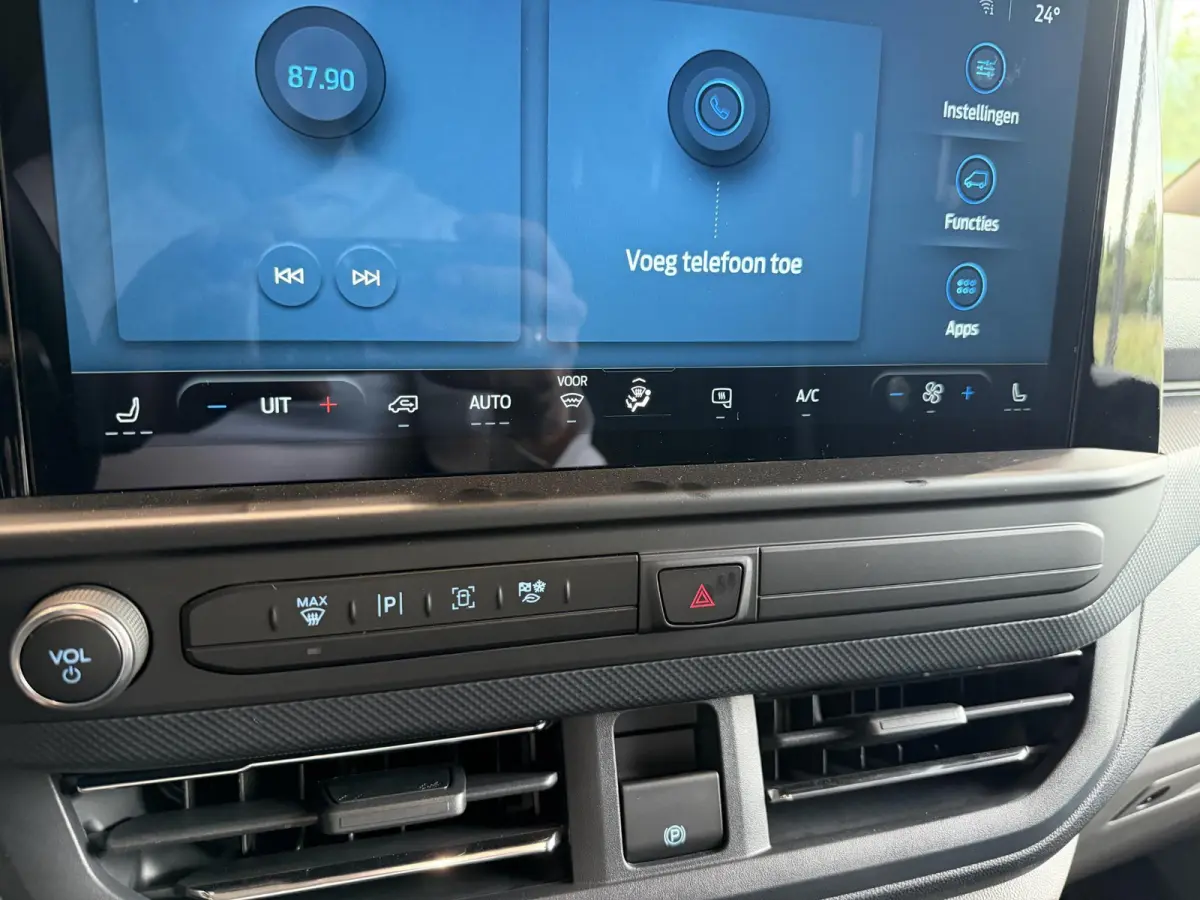 320 2.5 PHEV L2H1 Limited | Nu met €4424,- bonus | Trekhaak | Direct leverbaar | Apple CarPlay + Android Auto | LED | Verwarmbare Voorstoelen |