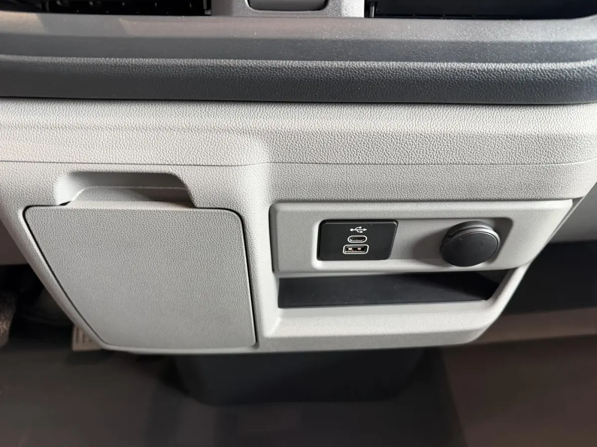 320 2.5 PHEV L2H1 Limited | Nu met €4424,- bonus | Trekhaak | Direct leverbaar | Apple CarPlay + Android Auto | LED | Verwarmbare Voorstoelen |