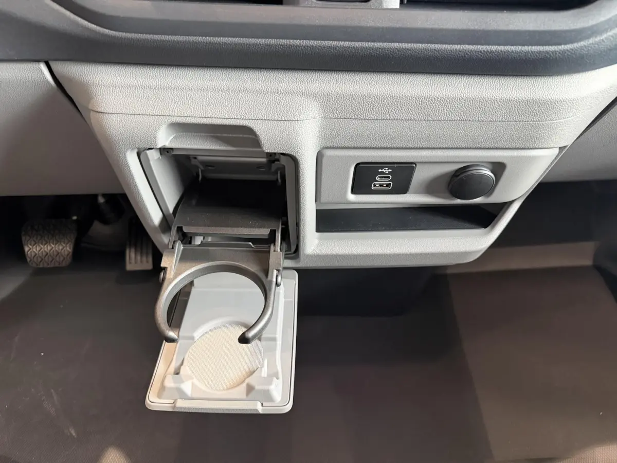 320 2.5 PHEV L2H1 Limited | Nu met €4424,- bonus | Trekhaak | Direct leverbaar | Apple CarPlay + Android Auto | LED | Verwarmbare Voorstoelen |