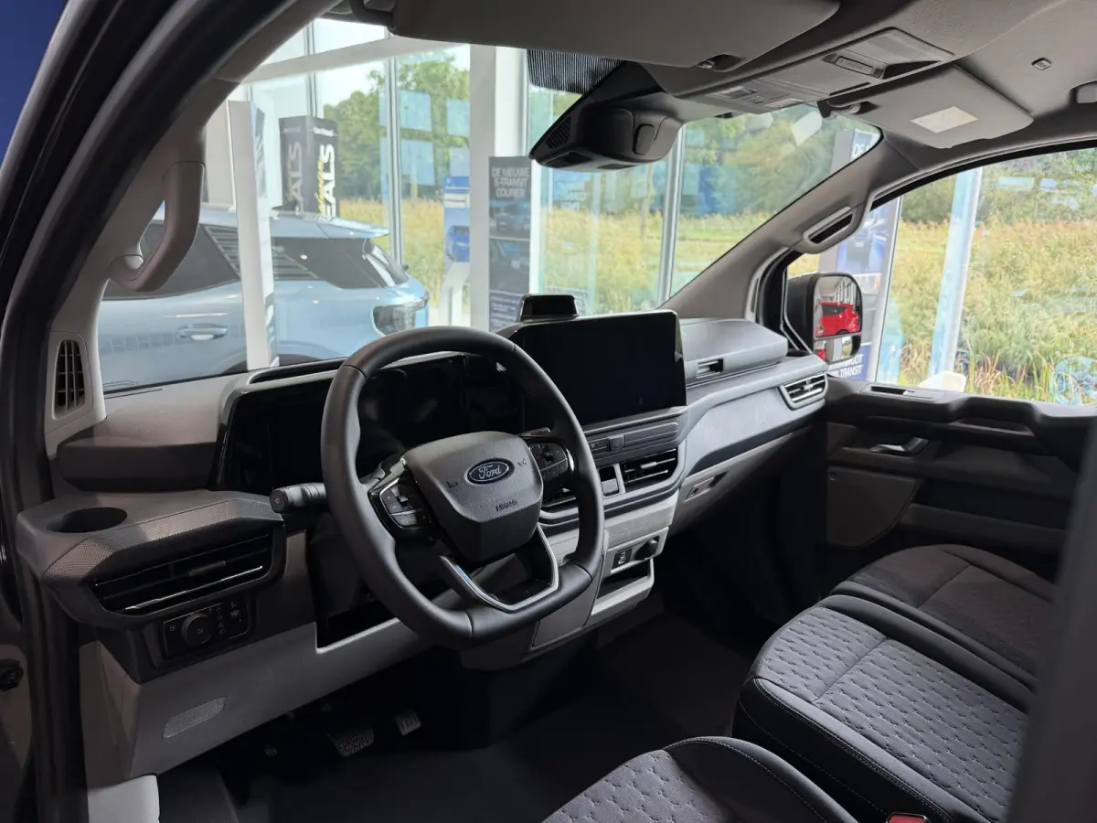 320 2.5 PHEV L2H1 Limited | Nu met €4424,- bonus | Trekhaak | Direct leverbaar | Apple CarPlay + Android Auto | LED | Verwarmbare Voorstoelen |