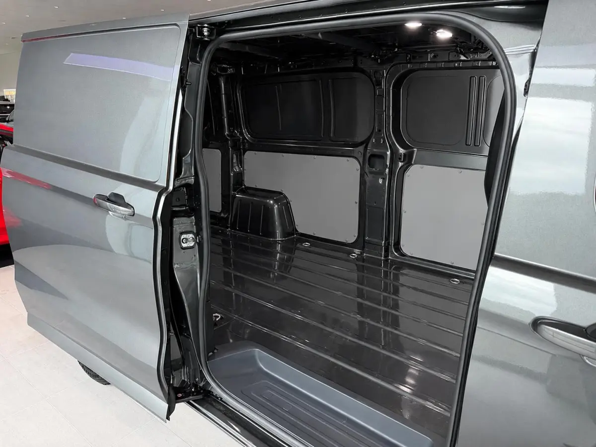320 2.5 PHEV L2H1 Limited | Nu met €4424,- bonus | Trekhaak | Direct leverbaar | Apple CarPlay + Android Auto | LED | Verwarmbare Voorstoelen |