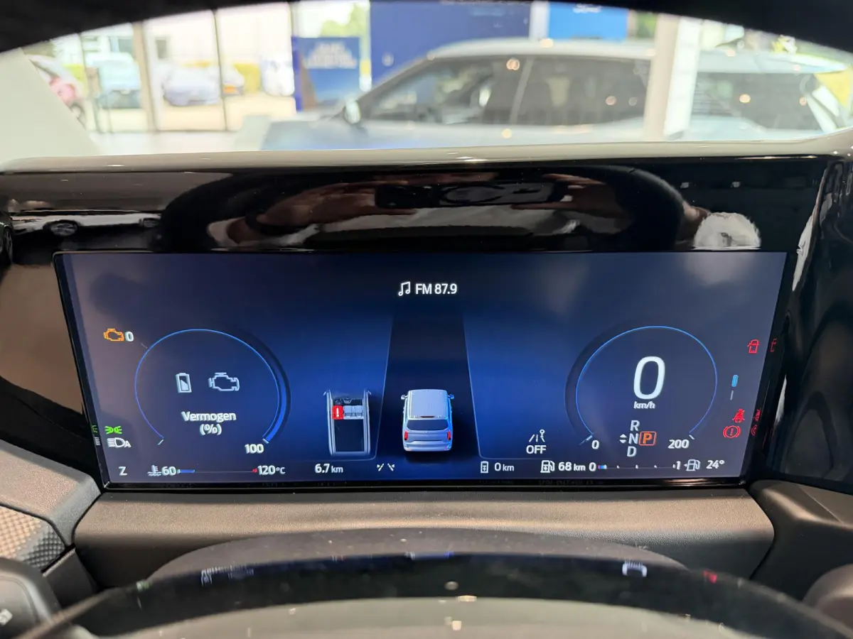 320 2.5 PHEV L2H1 Limited | Nu met €4424,- bonus | Trekhaak | Direct leverbaar | Apple CarPlay + Android Auto | LED | Verwarmbare Voorstoelen |