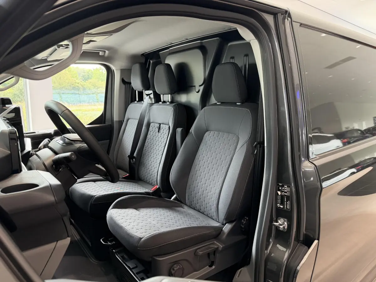 320 2.5 PHEV L2H1 Limited | Nu met €4424,- bonus | Trekhaak | Direct leverbaar | Apple CarPlay + Android Auto | LED | Verwarmbare Voorstoelen |