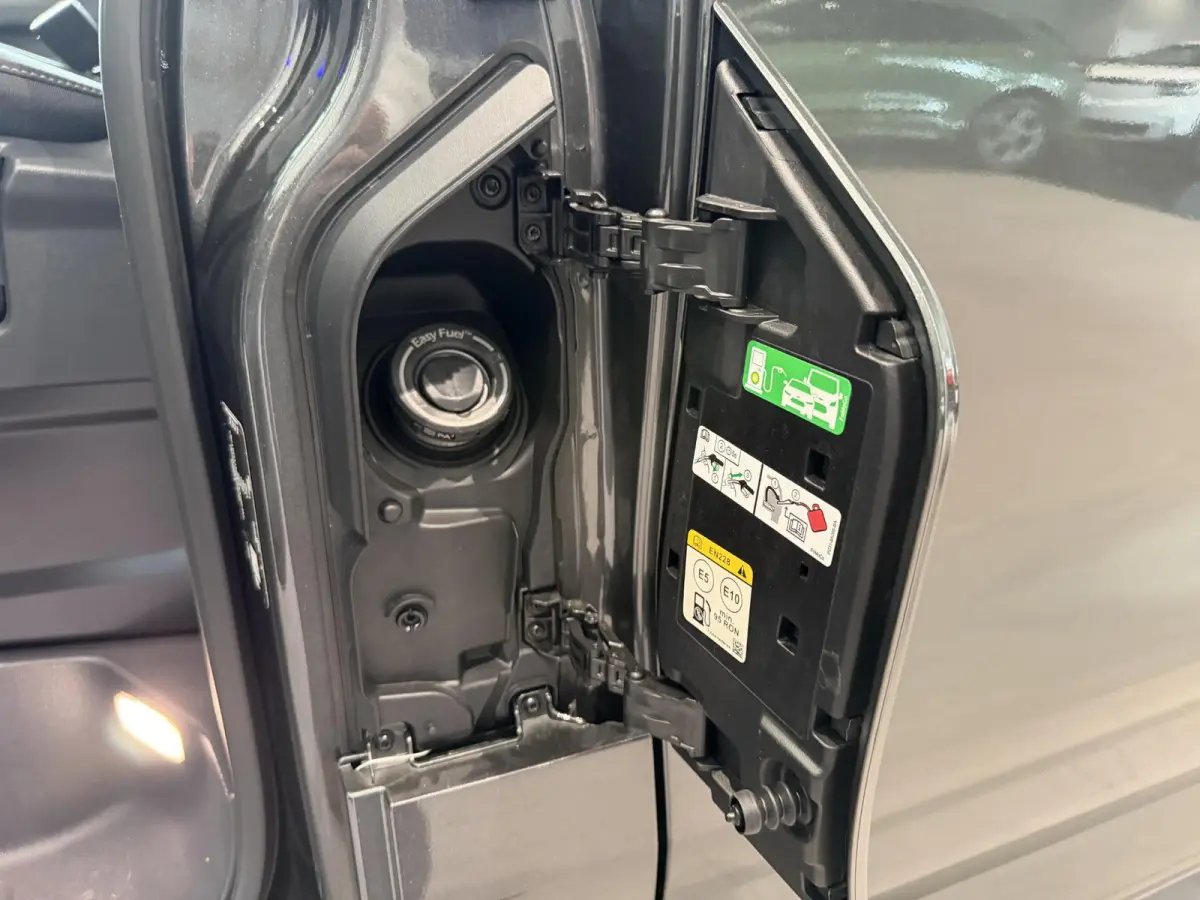 320 2.5 PHEV L2H1 Limited | Nu met €4424,- bonus | Trekhaak | Direct leverbaar | Apple CarPlay + Android Auto | LED | Verwarmbare Voorstoelen |