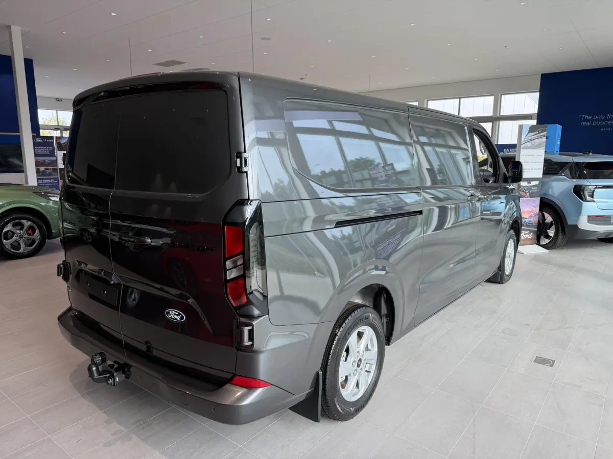 320 2.5 PHEV L2H1 Limited | Nu met €4424,- bonus | Trekhaak | Direct leverbaar | Apple CarPlay + Android Auto | LED | Verwarmbare Voorstoelen |