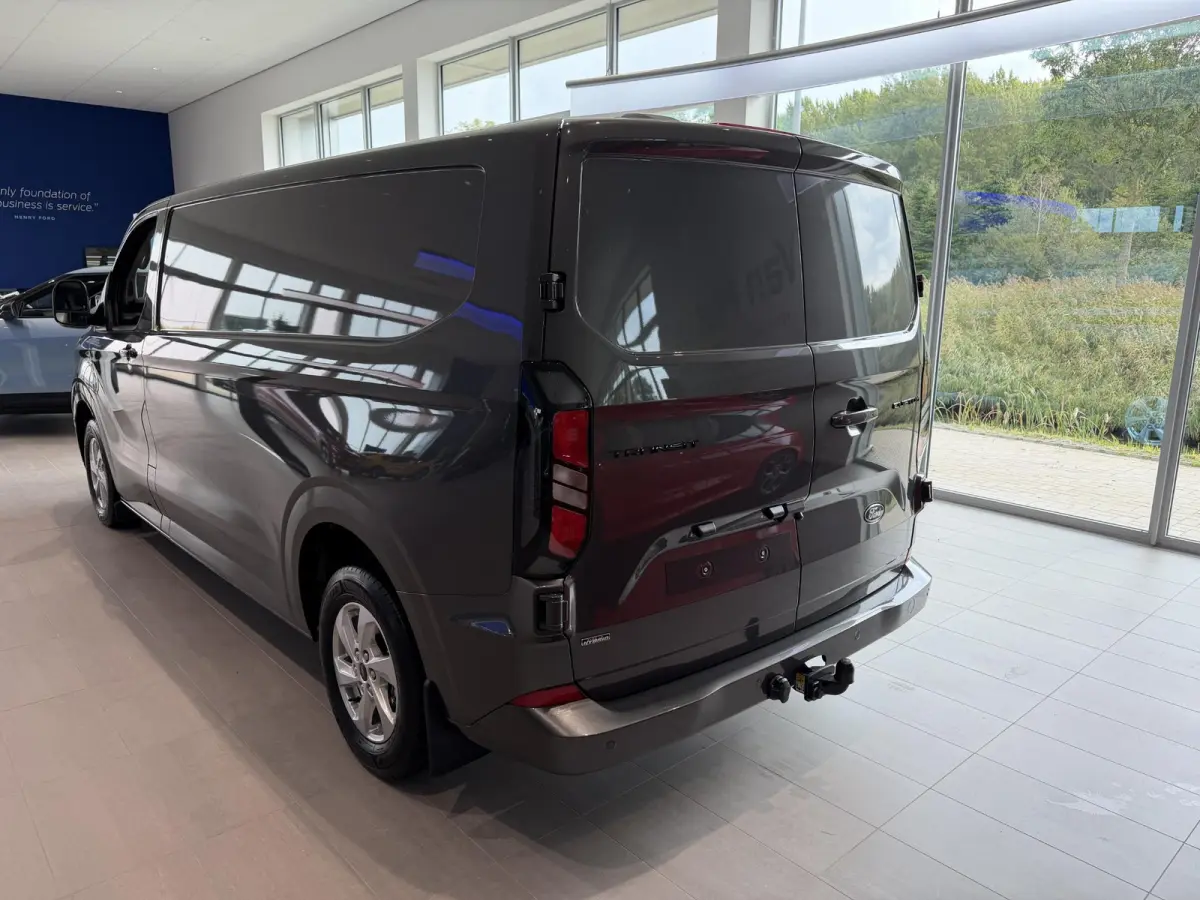 320 2.5 PHEV L2H1 Limited | Nu met €4424,- bonus | Trekhaak | Direct leverbaar | Apple CarPlay + Android Auto | LED | Verwarmbare Voorstoelen |