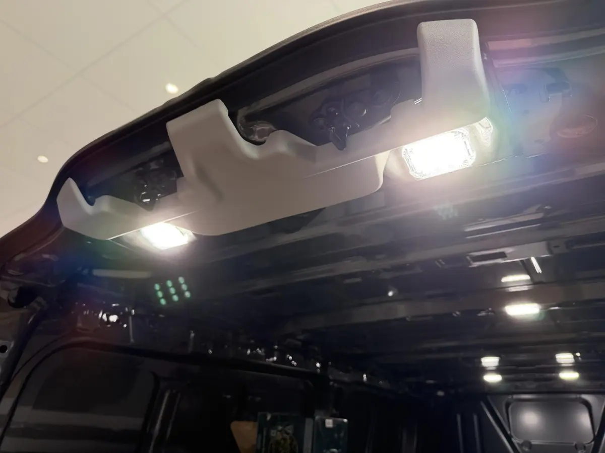 320 2.5 PHEV L2H1 Limited | Nu met €4424,- bonus | Trekhaak | Direct leverbaar | Apple CarPlay + Android Auto | LED | Verwarmbare Voorstoelen |