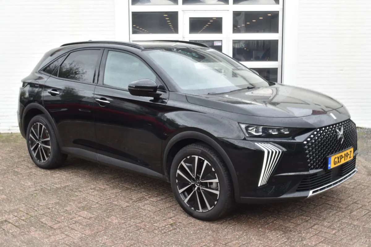 E-Tense 225 EAT8 Automaat Rivoli Lederen bekleding | Navigatie | adaptieve cruise controle | Airconditioning ECC | Carplay & Android Auto | SOH 100% | Zeer compleet | x