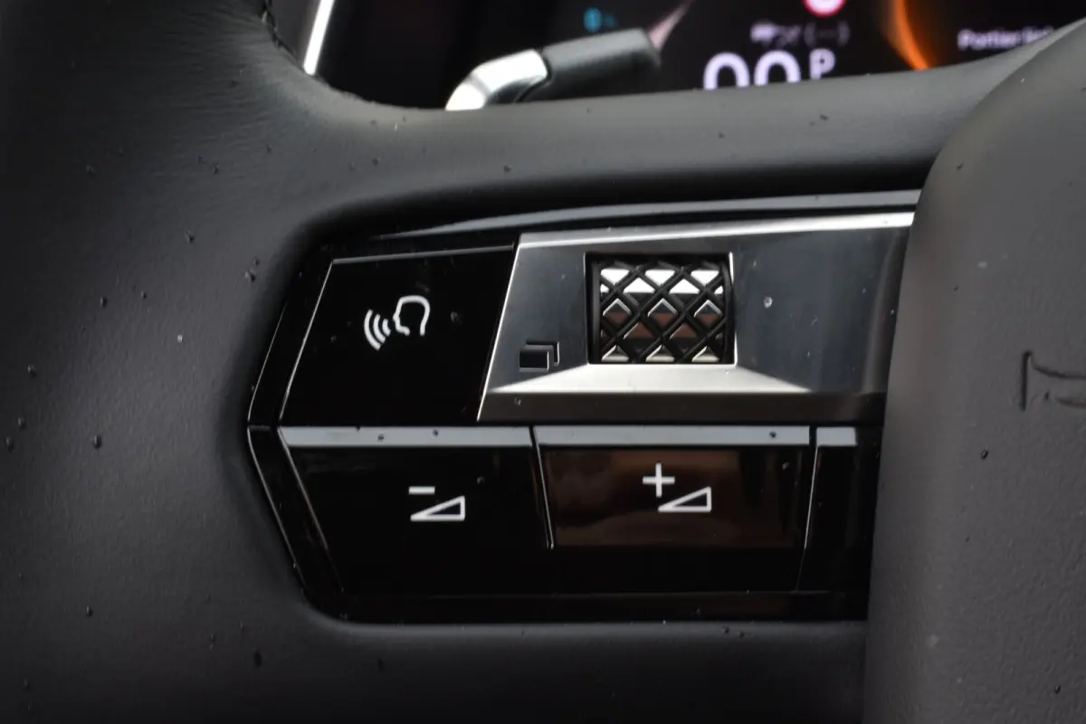 E-Tense 225 EAT8 Automaat Rivoli Lederen bekleding | Navigatie | adaptieve cruise controle | Airconditioning ECC | Carplay & Android Auto | SOH 100% | Zeer compleet | x