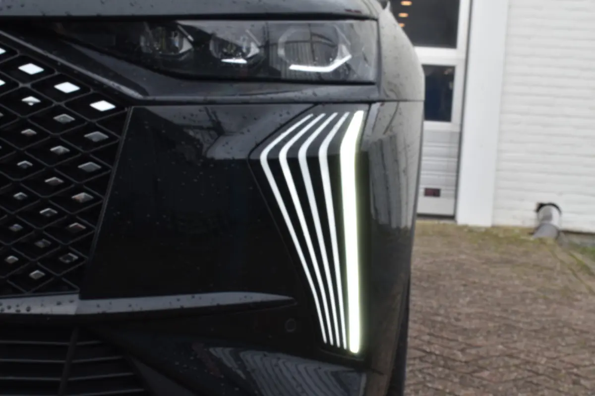 E-Tense 225 EAT8 Automaat Rivoli Lederen bekleding | Navigatie | adaptieve cruise controle | Airconditioning ECC | Carplay & Android Auto | SOH 100% | Zeer compleet | x