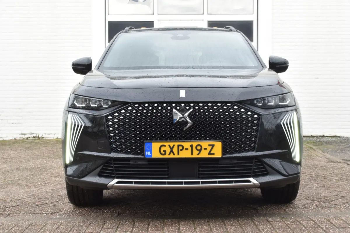 E-Tense 225 EAT8 Automaat Rivoli Lederen bekleding | Navigatie | adaptieve cruise controle | Airconditioning ECC | Carplay & Android Auto | SOH 100% | Zeer compleet | x