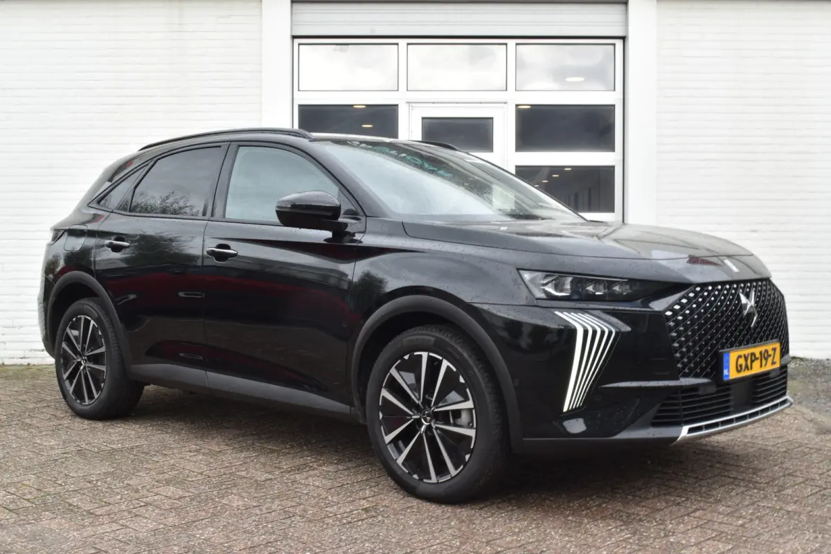 E-Tense 225 EAT8 Automaat Rivoli Lederen bekleding | Navigatie | adaptieve cruise controle | Airconditioning ECC | Carplay & Android Auto | SOH 100% | Zeer compleet | x