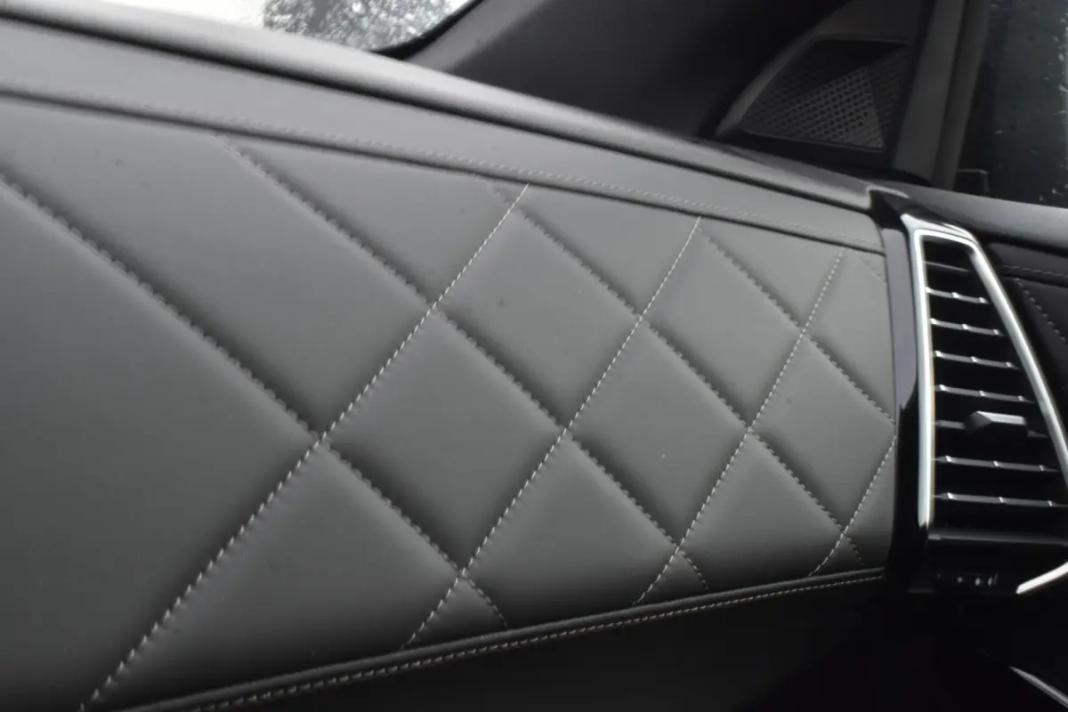 E-Tense 225 EAT8 Automaat Rivoli Lederen bekleding | Navigatie | adaptieve cruise controle | Airconditioning ECC | Carplay & Android Auto | SOH 100% | Zeer compleet | x
