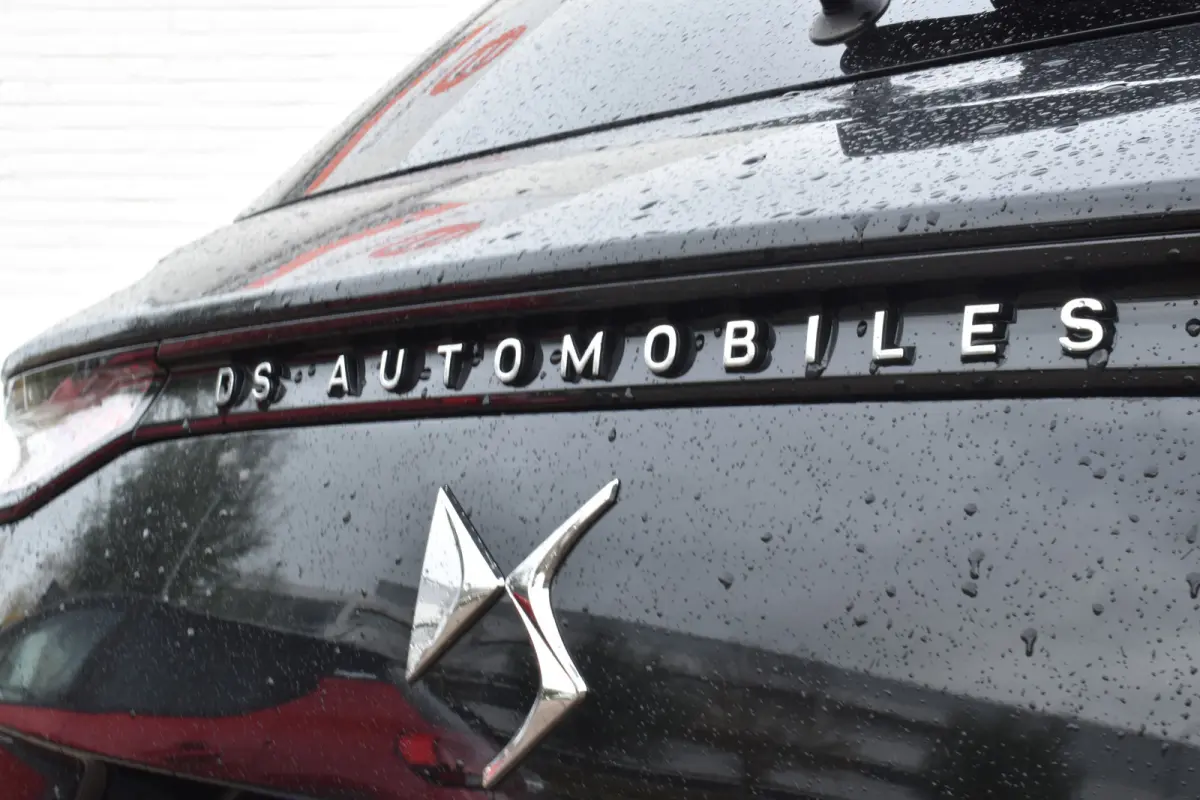 E-Tense 225 EAT8 Automaat Rivoli Lederen bekleding | Navigatie | adaptieve cruise controle | Airconditioning ECC | Carplay & Android Auto | SOH 100% | Zeer compleet | x