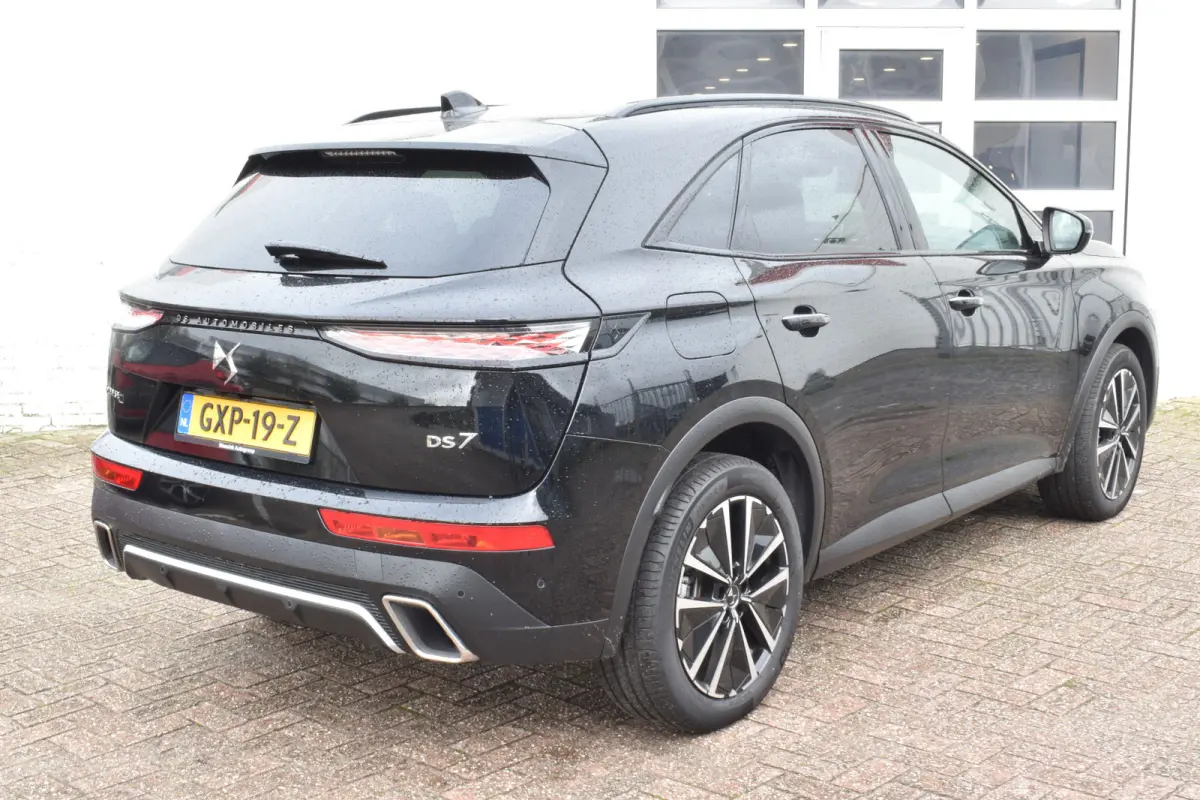 E-Tense 225 EAT8 Automaat Rivoli Lederen bekleding | Navigatie | adaptieve cruise controle | Airconditioning ECC | Carplay & Android Auto | SOH 100% | Zeer compleet | x