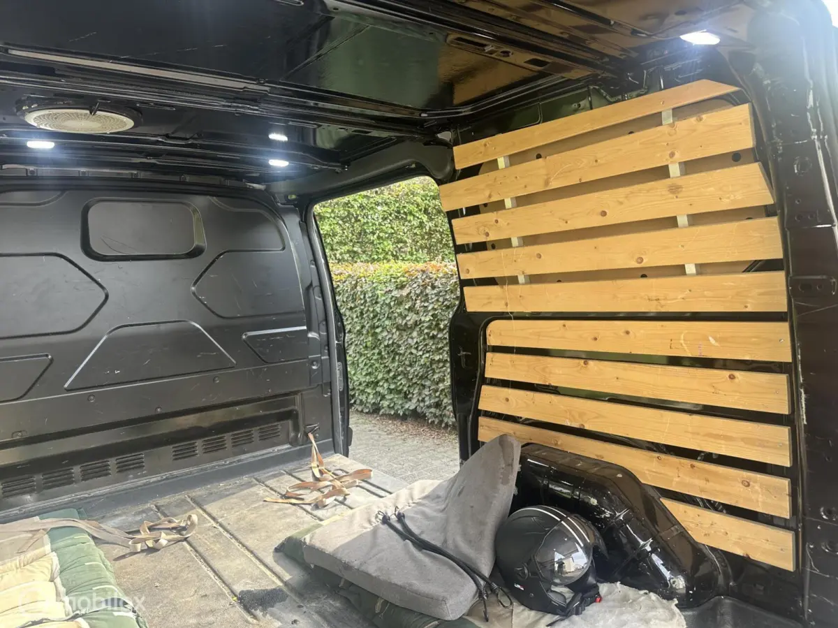 280 2.0 TDCI 130PK Automaat L1H1 Limited