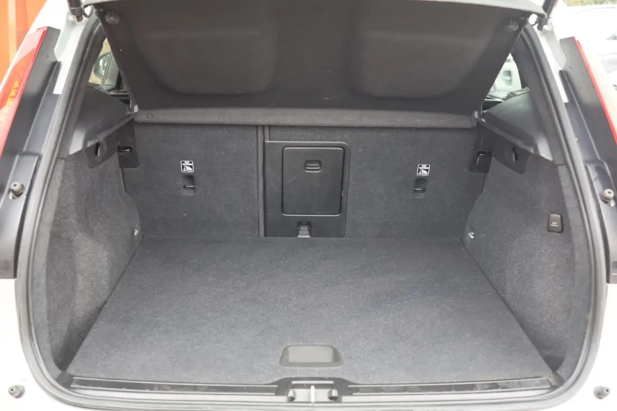 T5 Ultimate Dark | Stoelverwarming | Trekhaak | Parkeercamera | BLIS | Pilot Assist | H/K | Keyless